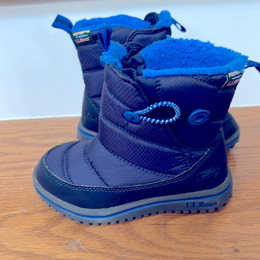 Boots size 9